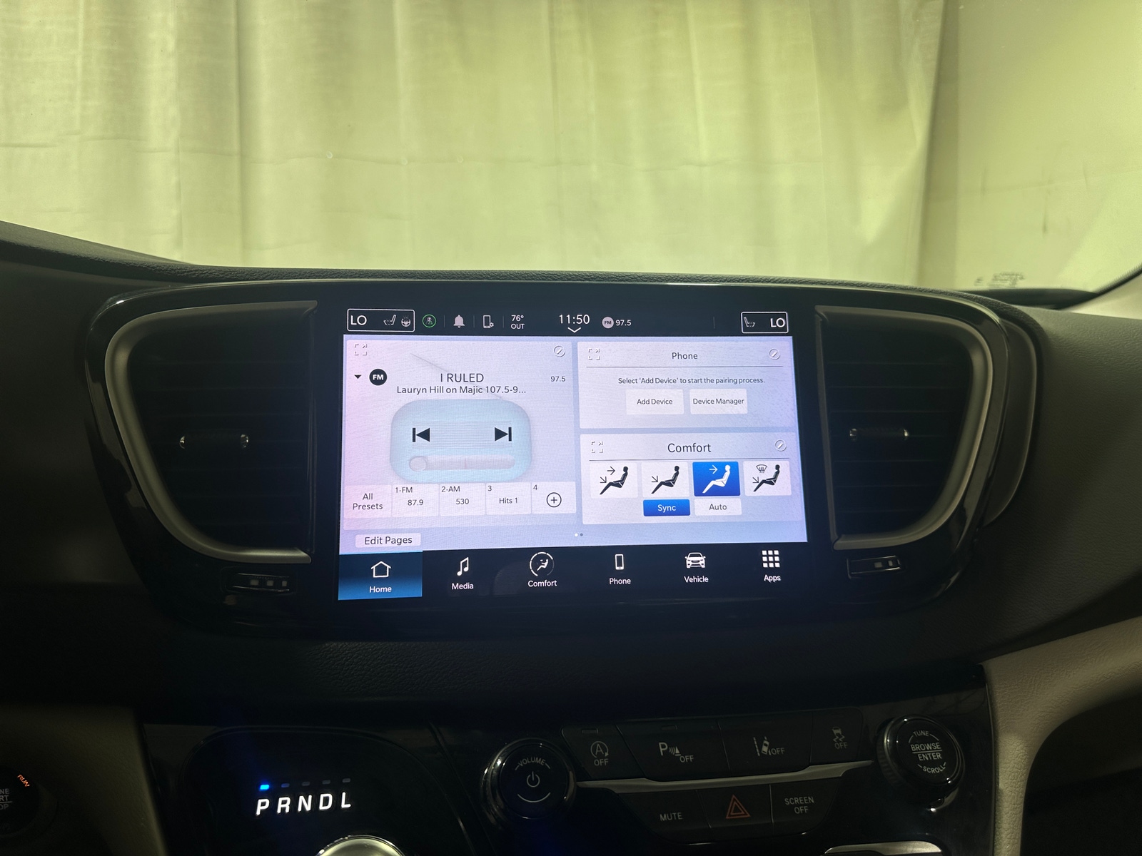 Thumbnail: 2023 Chrysler Pacifica - 3