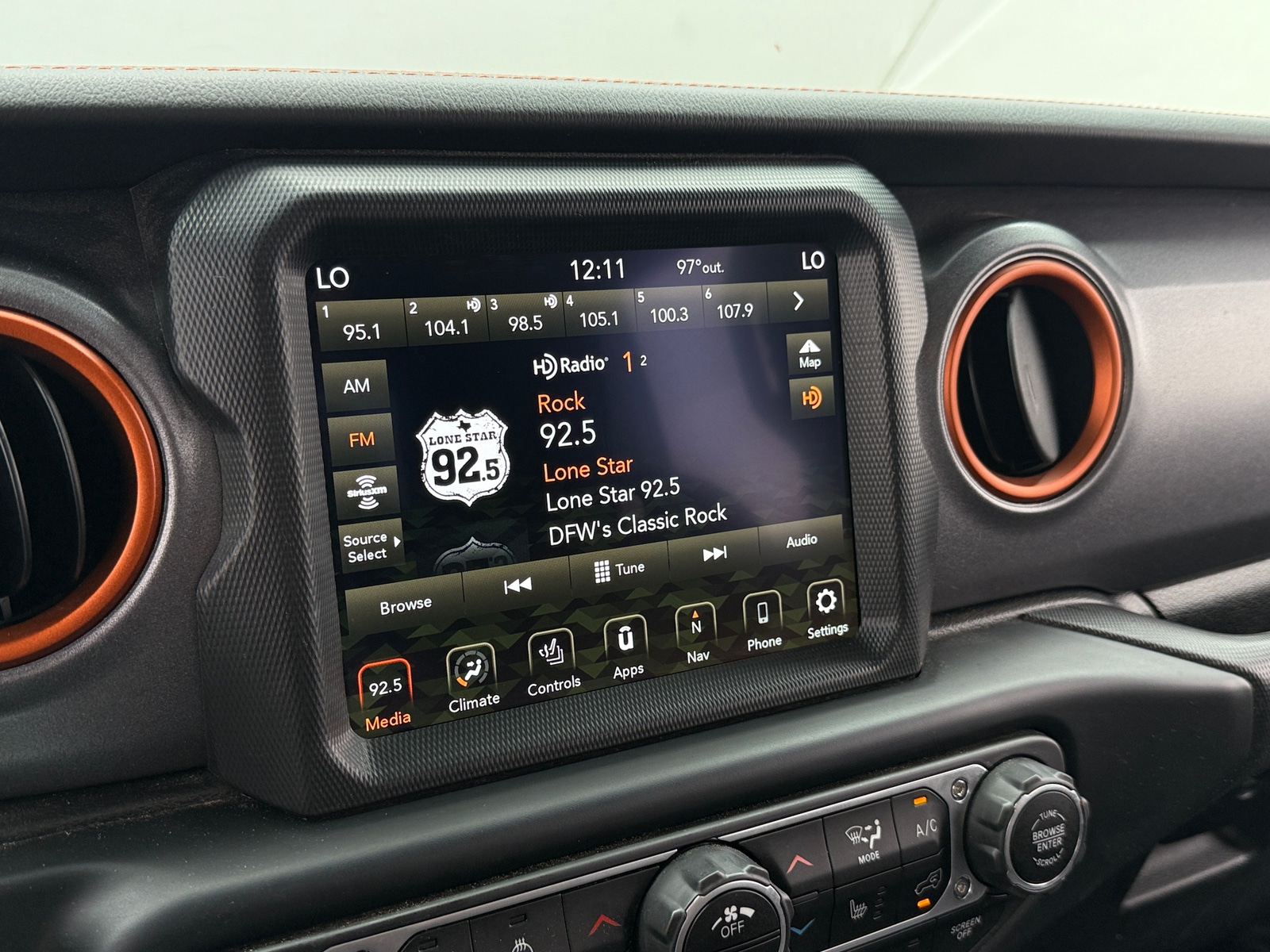 Thumbnail: 2023 Jeep Gladiator - 3