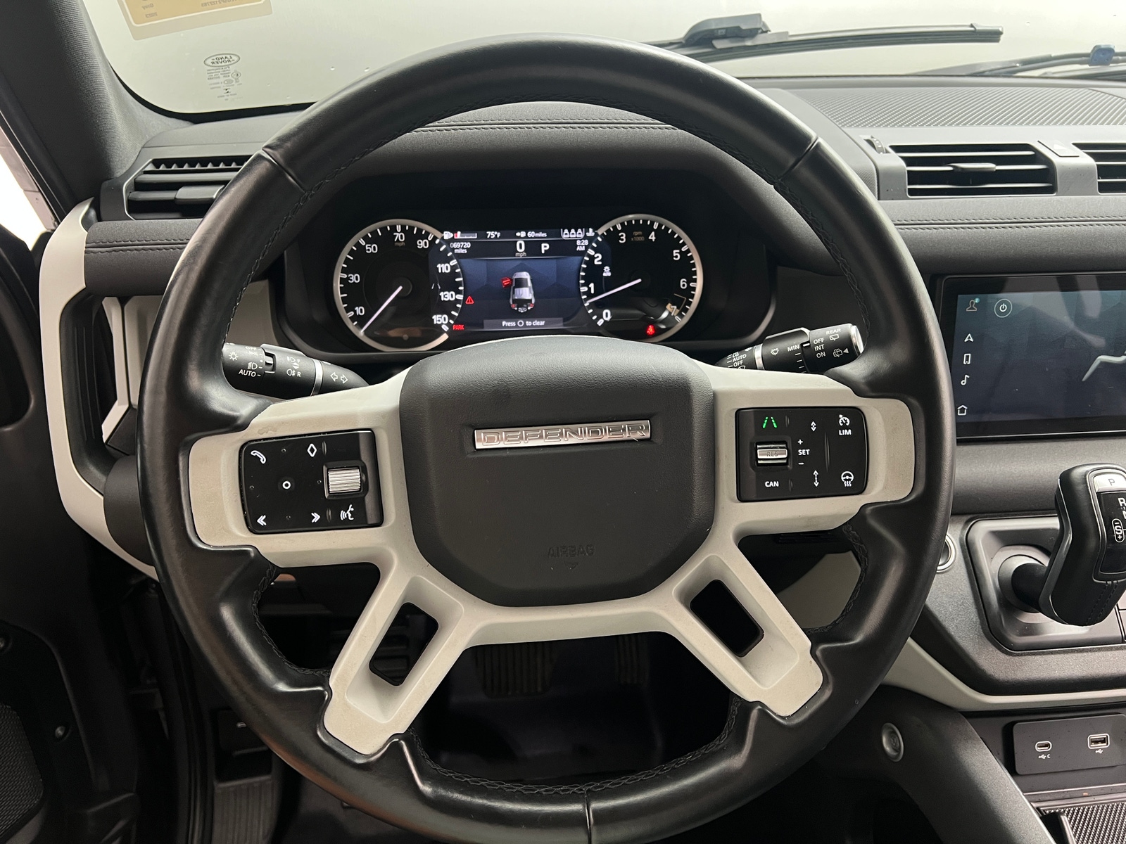 Thumbnail: 2023 Land Rover Defender - 4