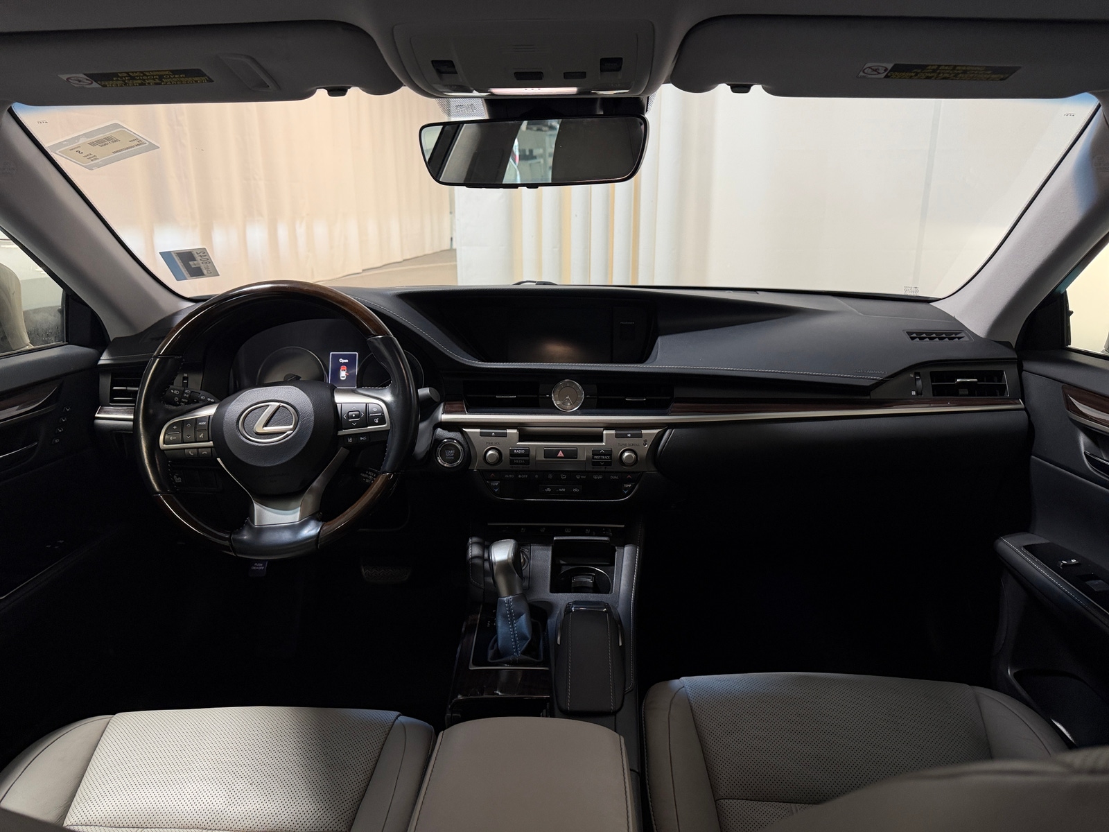 Thumbnail: 2016 Lexus ES - 2