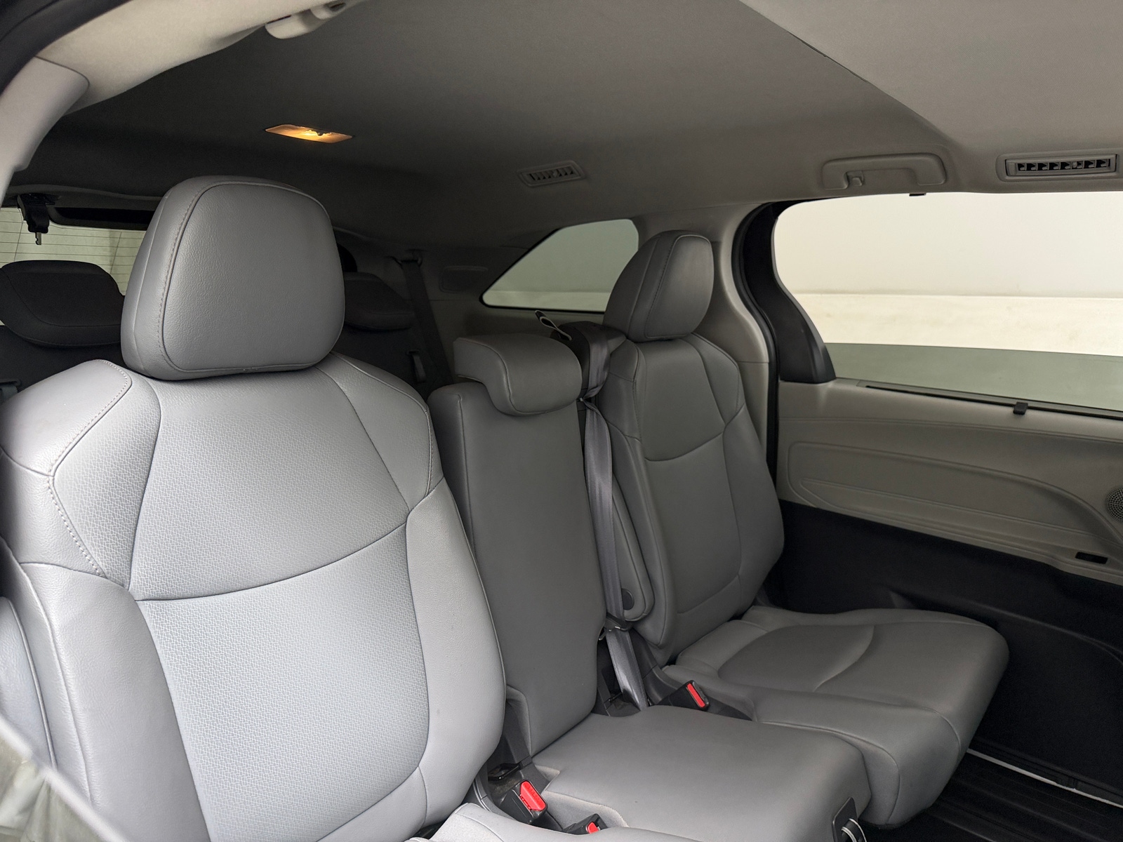 Thumbnail: 2021 Toyota Sienna - 5