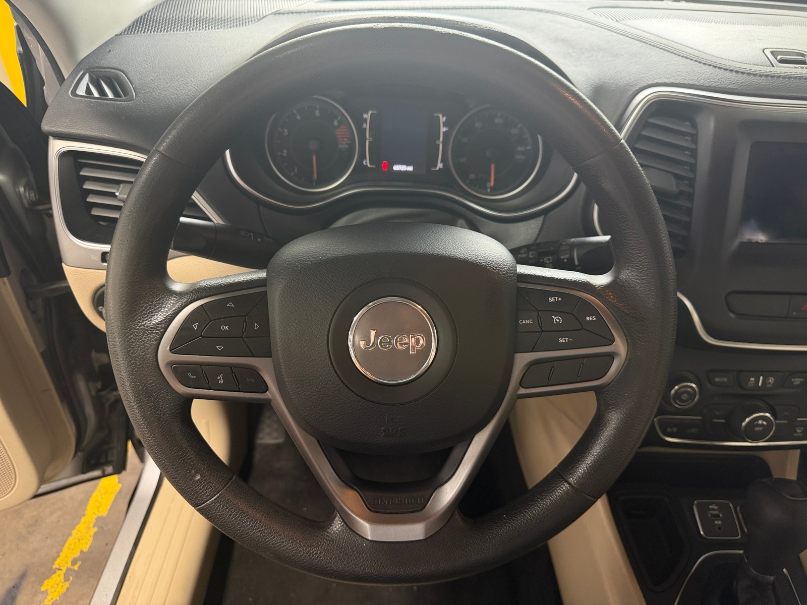Thumbnail: 2019 Jeep Cherokee - 5