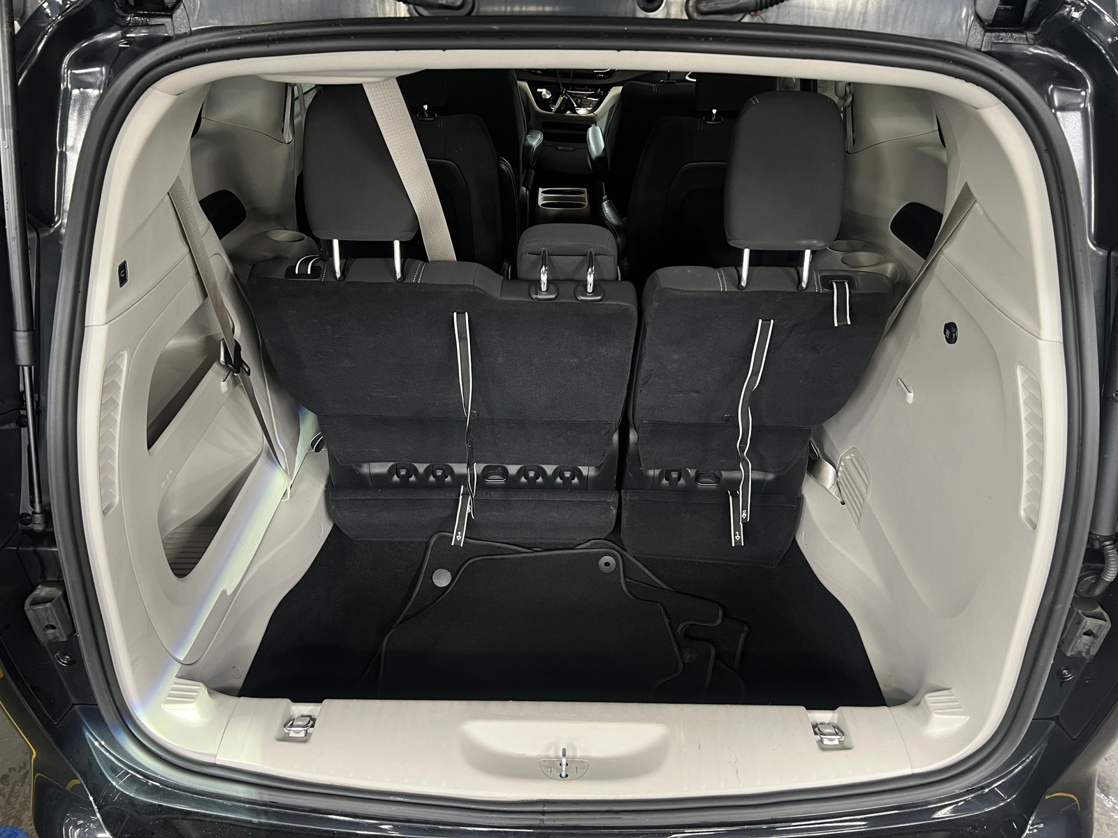 Thumbnail: 2023 Chrysler Voyager - 7