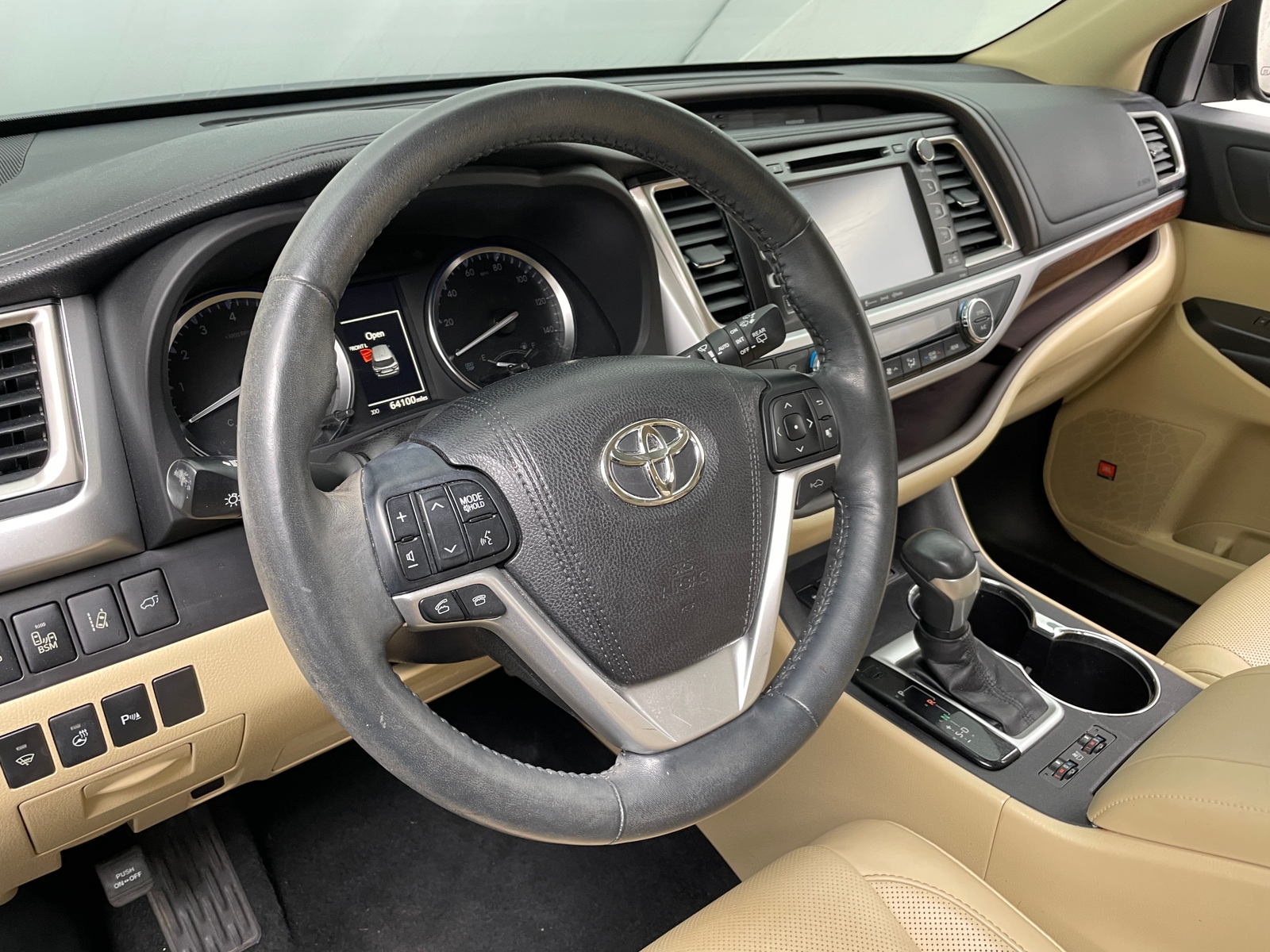 Thumbnail: 2016 Toyota Highlander - 4