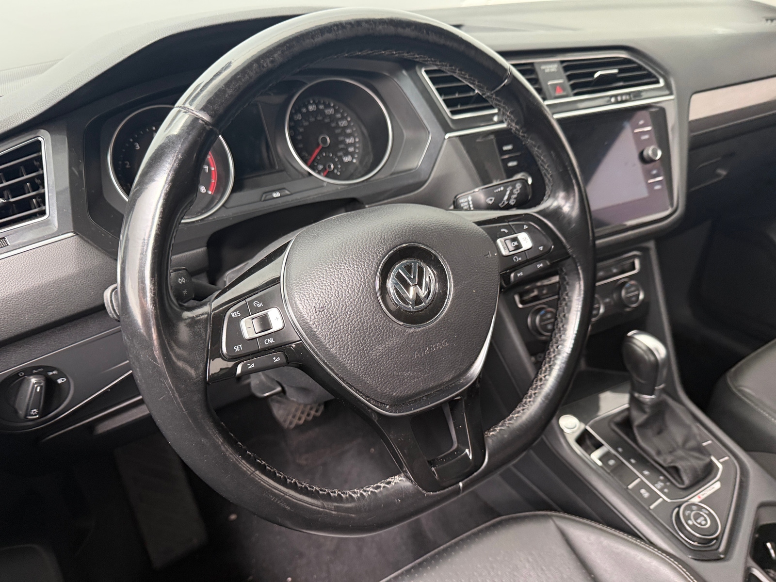 Thumbnail: 2018 Volkswagen Tiguan - 4
