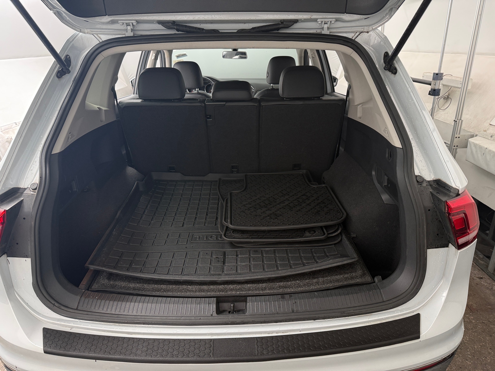 Thumbnail: 2018 Volkswagen Tiguan - 6