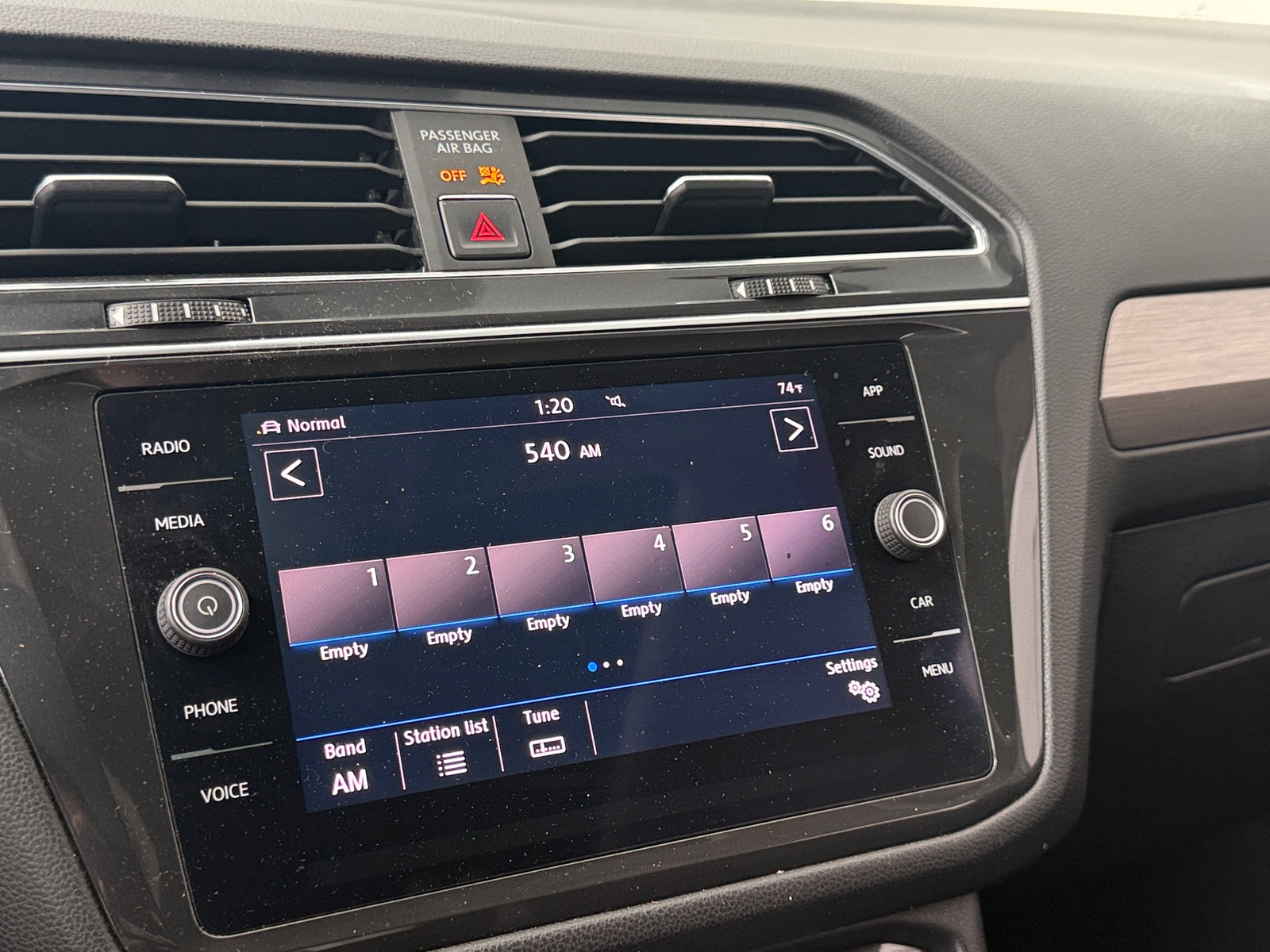 Thumbnail: 2018 Volkswagen Tiguan - 3