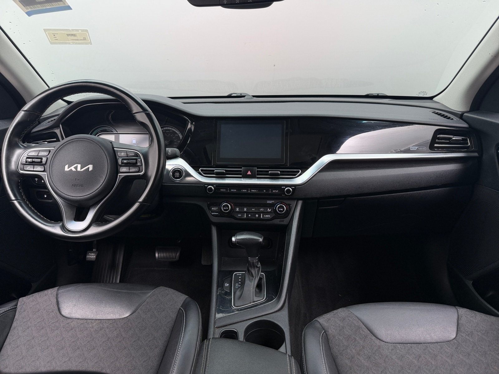 Thumbnail: 2022 Kia Niro - 3