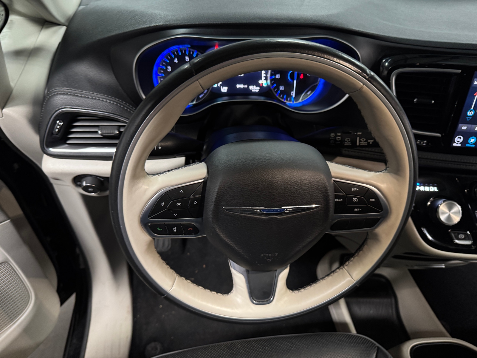 Thumbnail: 2020 Chrysler Pacifica - 4
