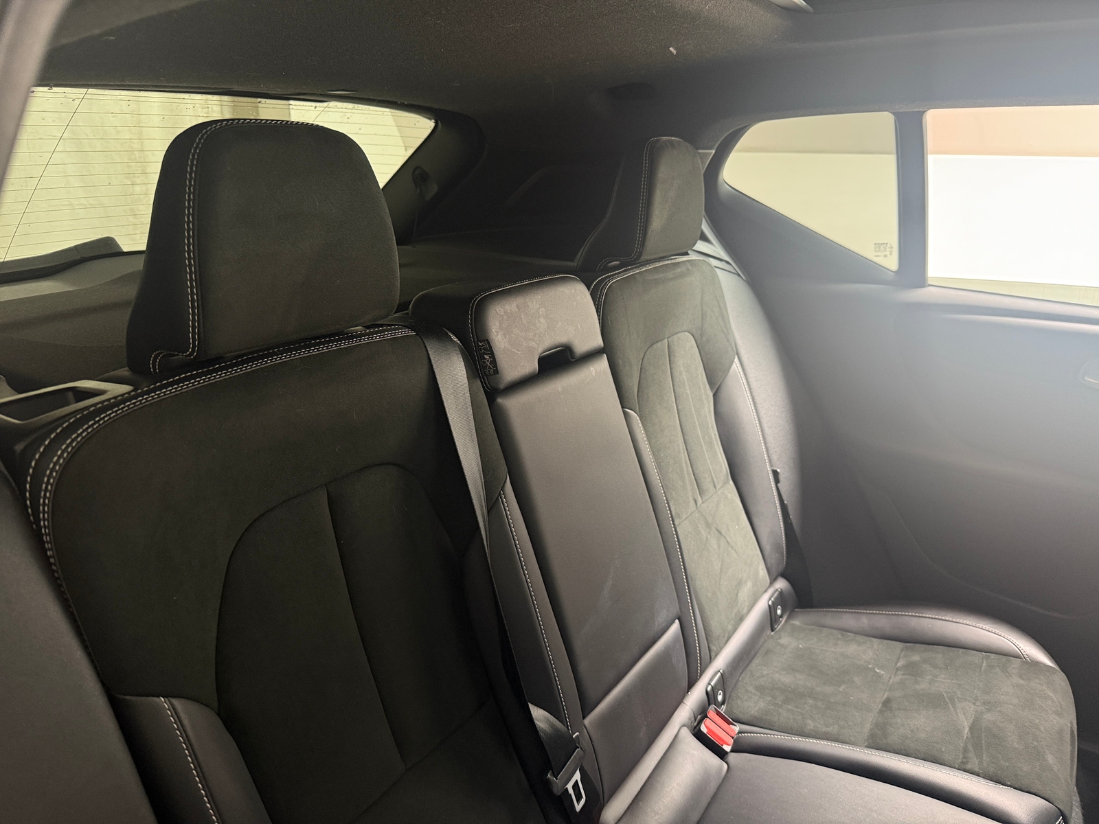 Thumbnail: 2022 Volvo XC40 - 5