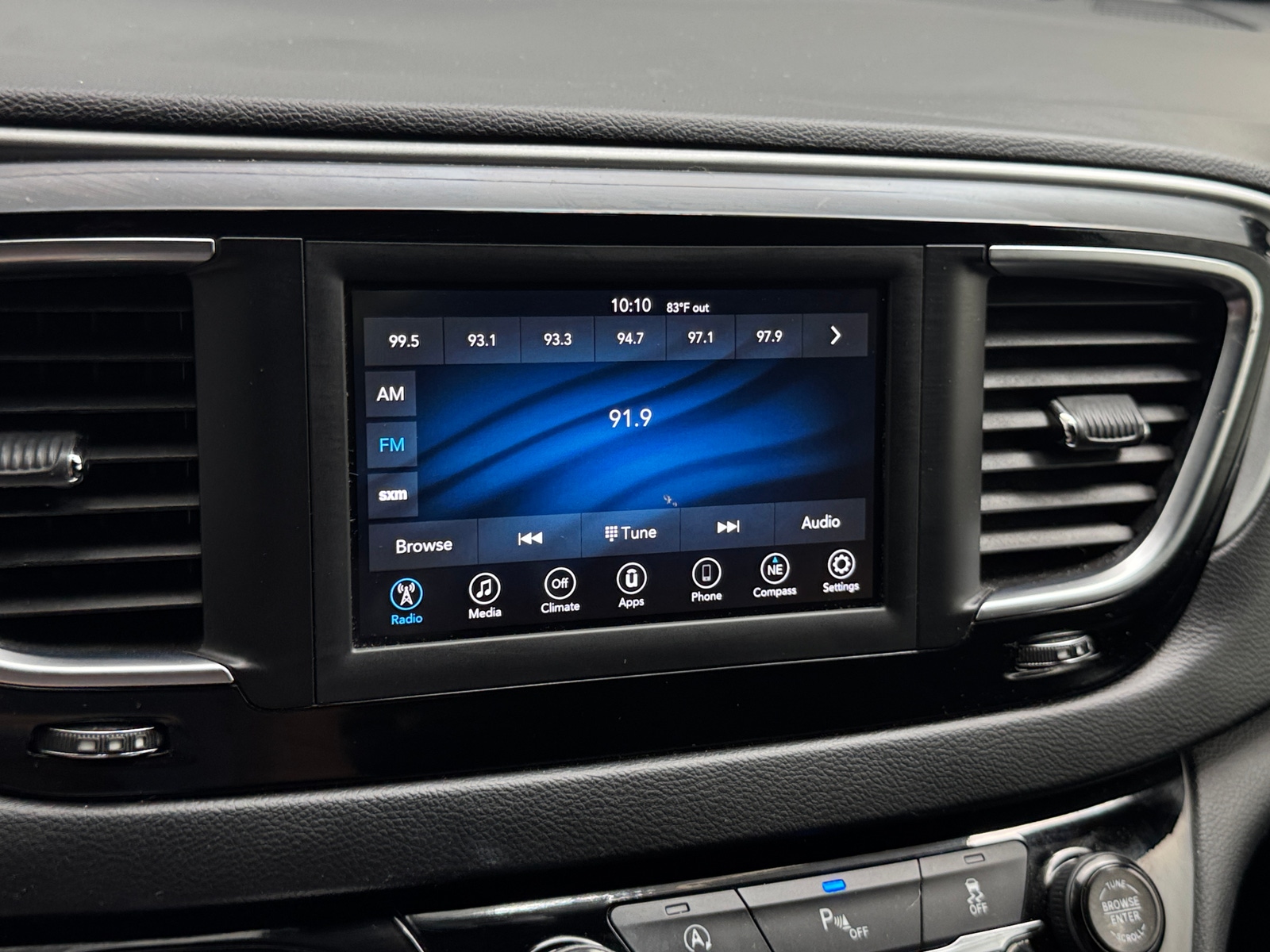 Thumbnail: 2019 Chrysler Pacifica - 4