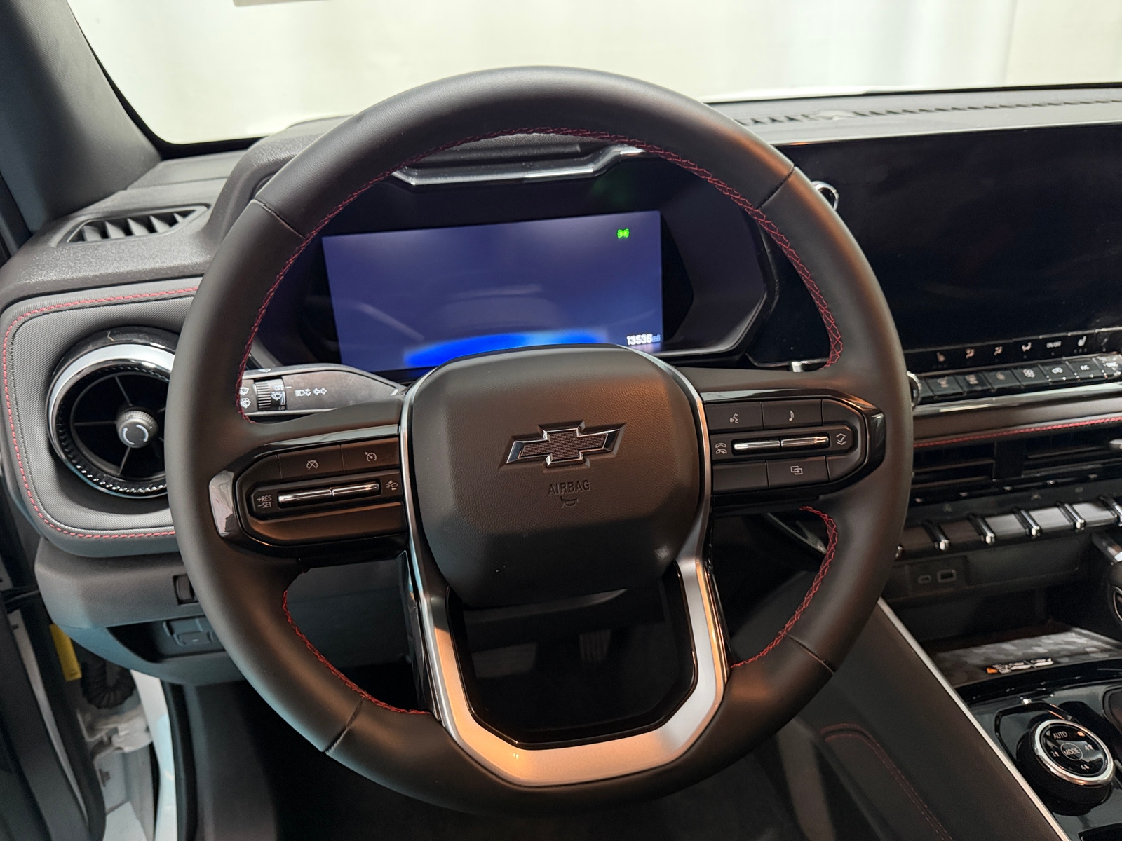 Thumbnail: 2024 Chevrolet Colorado - 4