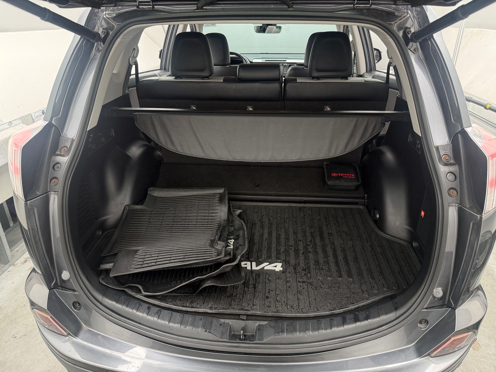 Thumbnail: 2017 Toyota RAV4 - 6