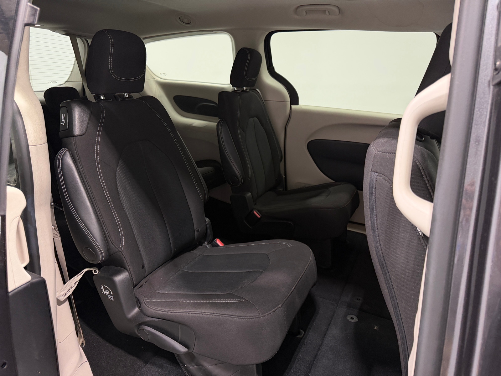 Thumbnail: 2023 Chrysler Voyager - 6