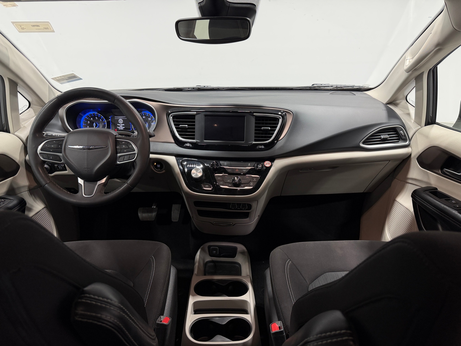 Thumbnail: 2023 Chrysler Voyager - 3