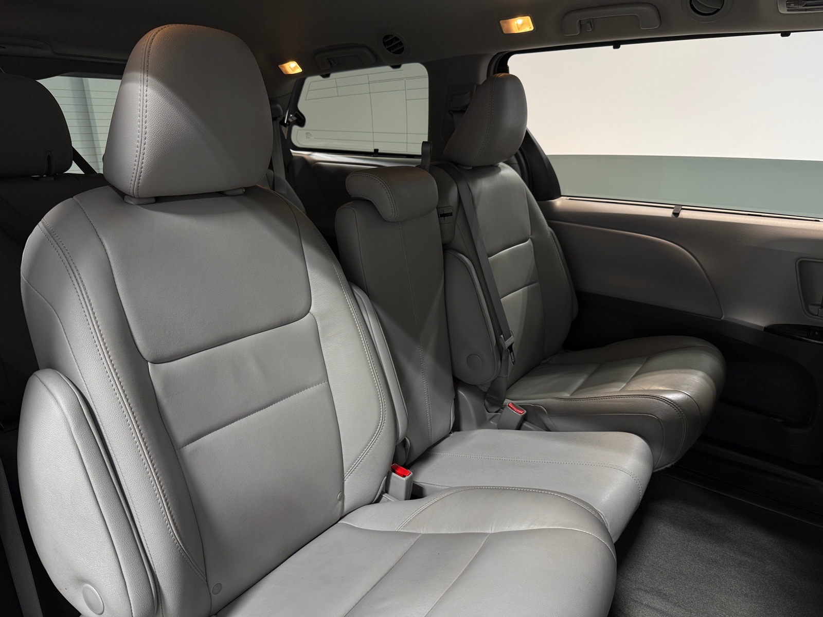 Thumbnail: 2018 Toyota Sienna - 5