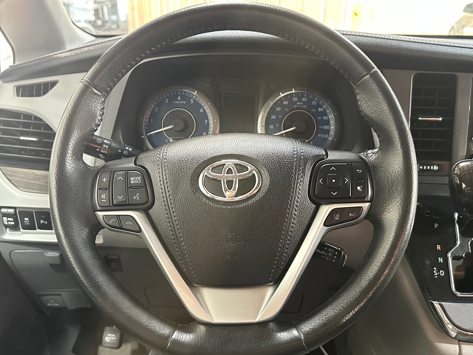 Thumbnail: 2018 Toyota Sienna - 4