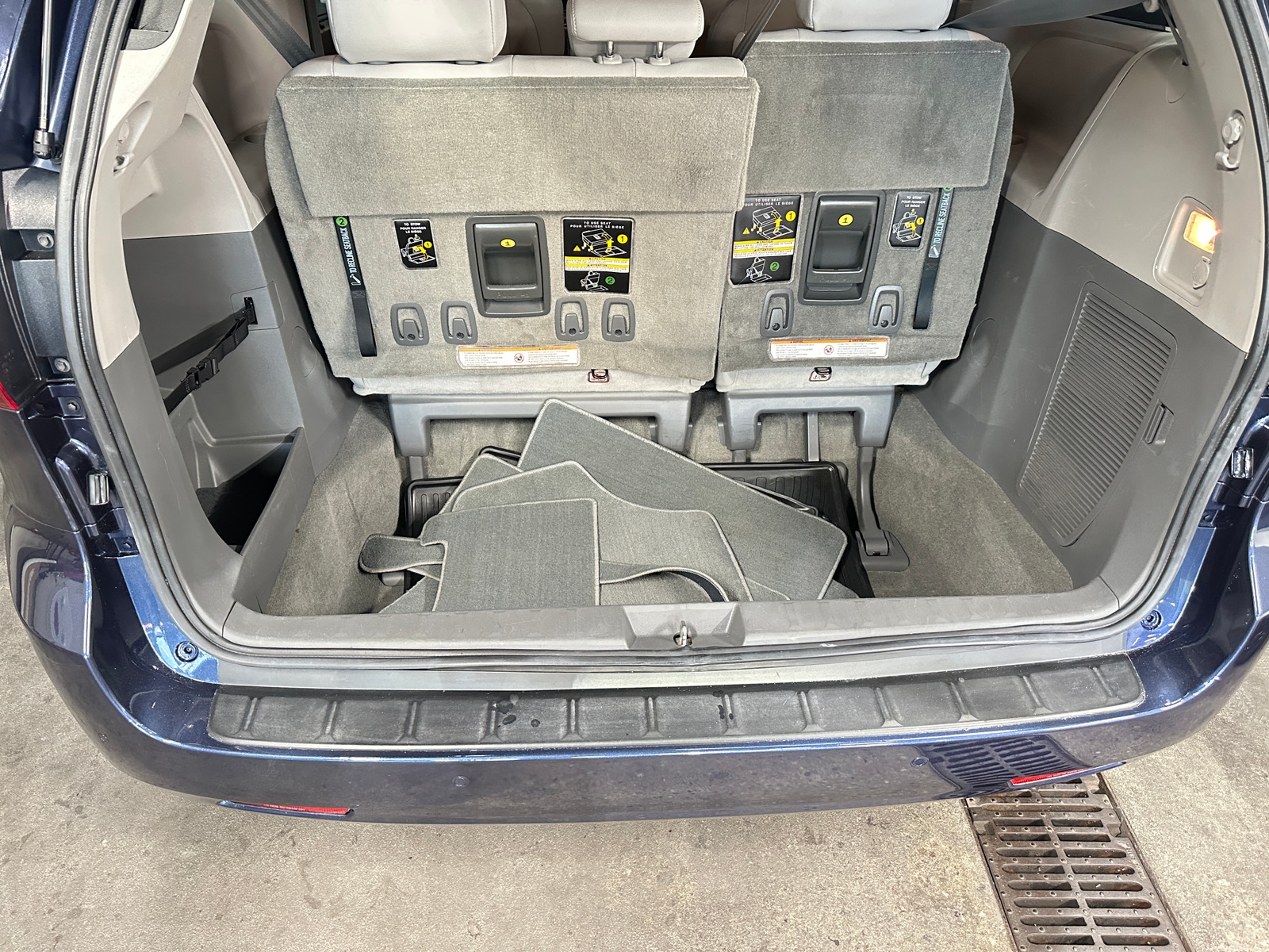 Thumbnail: 2018 Toyota Sienna - 6