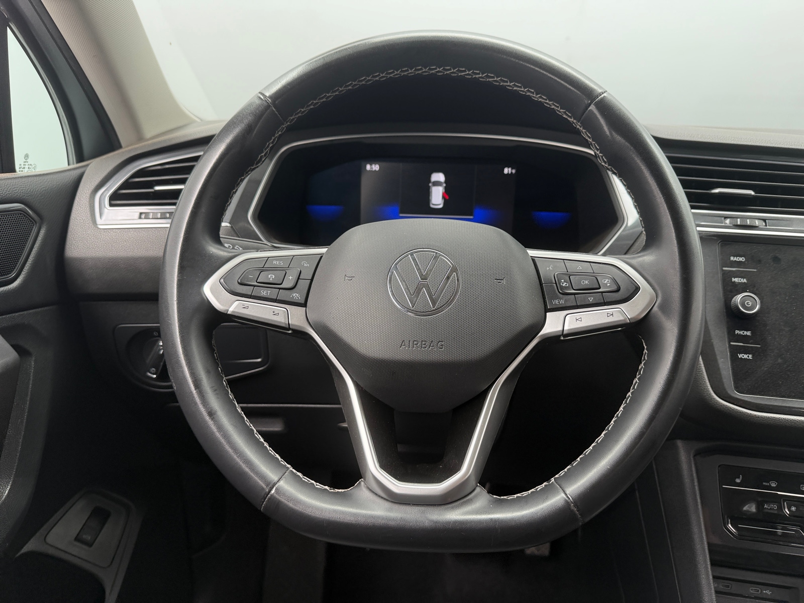 Thumbnail: 2022 Volkswagen Tiguan - 4