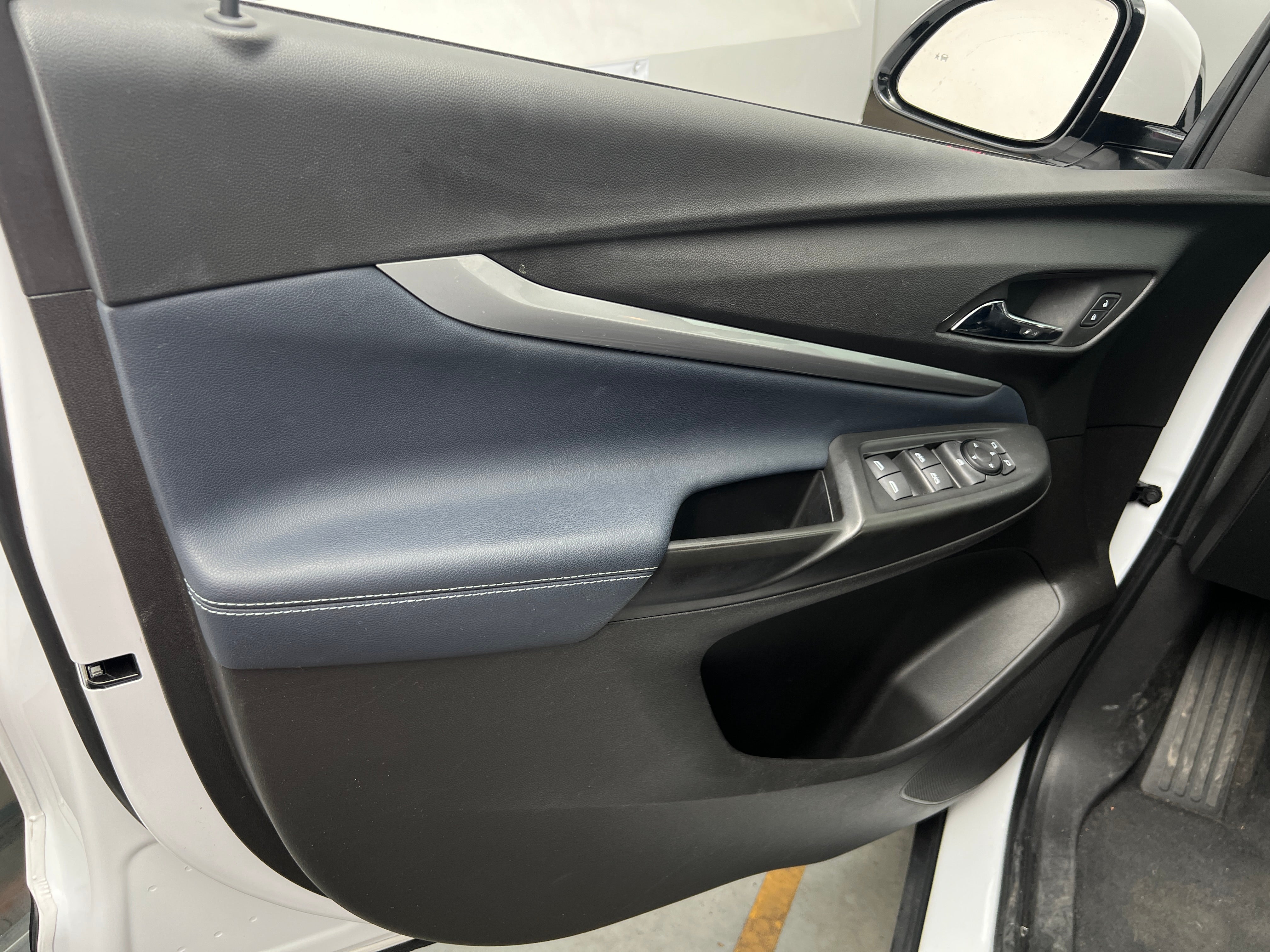 Used 2023 Chevrolet Bolt EUV LT with VIN 1G1FY6S01P4173332 for sale in Auburn, WA