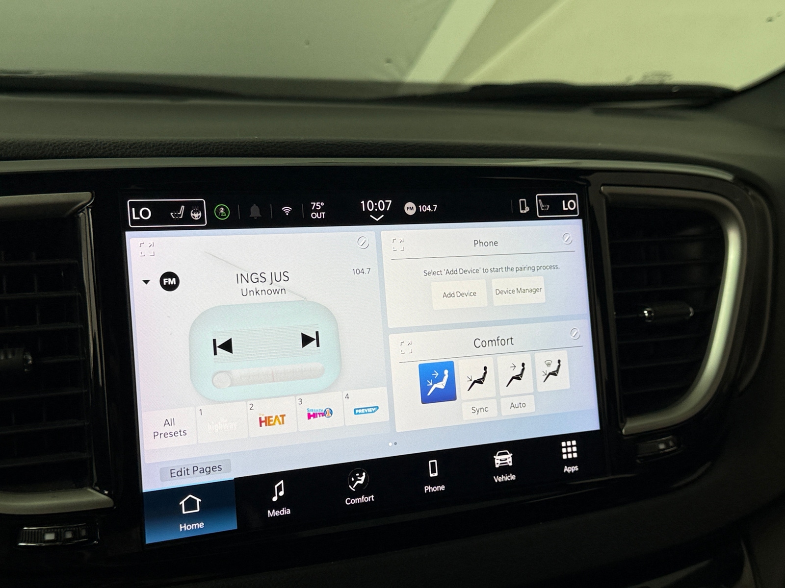 Thumbnail: 2025 Chrysler Pacifica - 3
