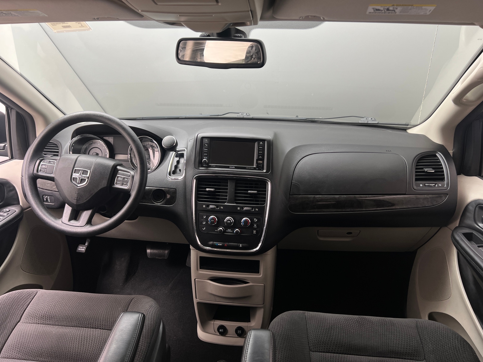 Thumbnail: 2018 Dodge Grand Caravan - 3
