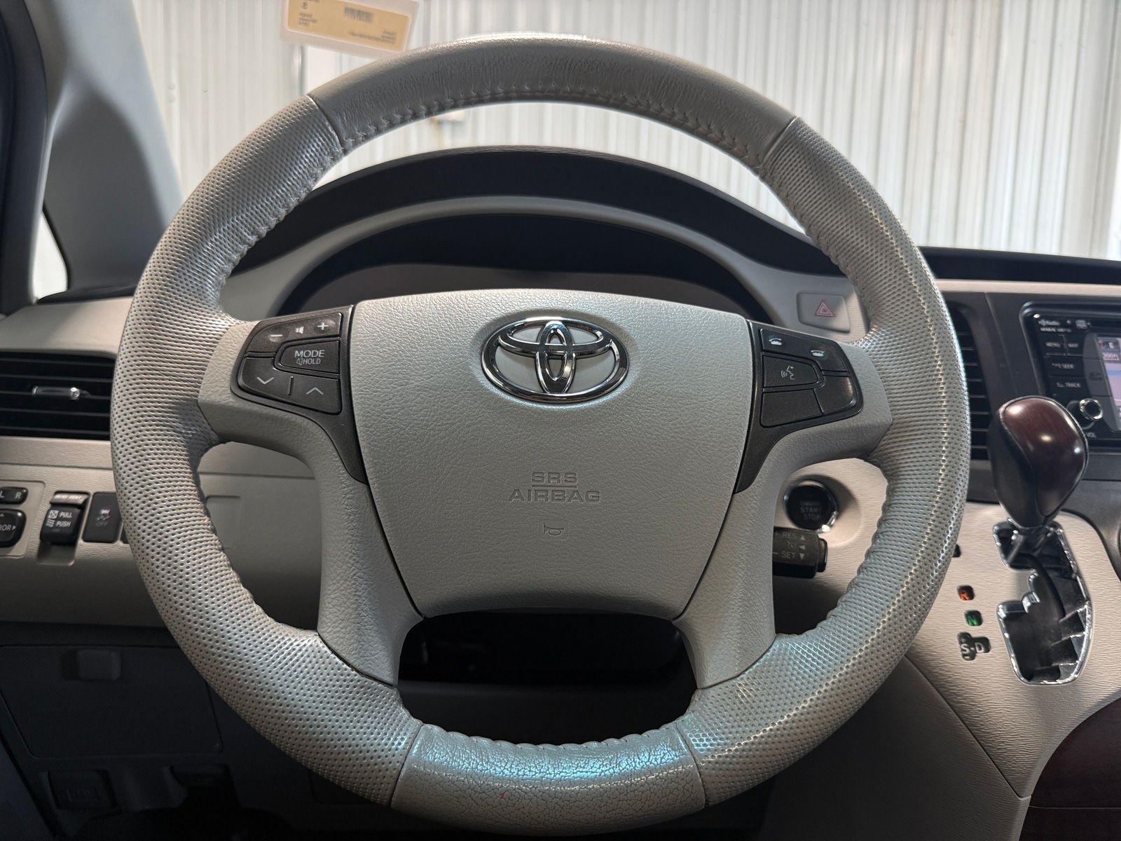 Thumbnail: 2014 Toyota Sienna - 4