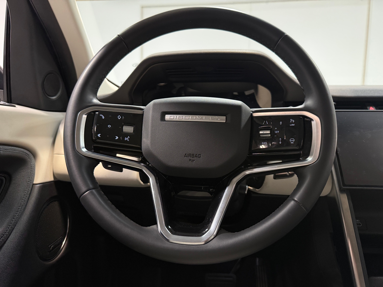 Thumbnail: 2024 Land Rover Discovery Sport - 4