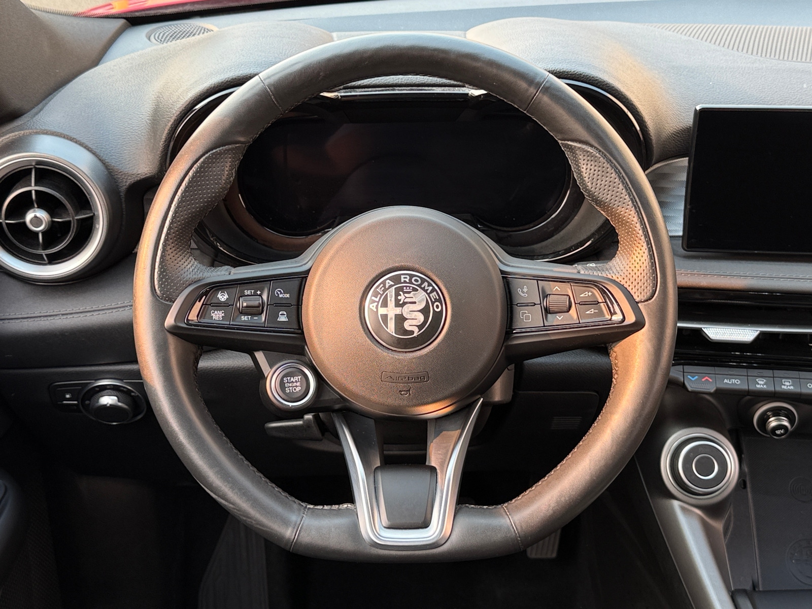Thumbnail: 2024 Alfa Romeo Tonale - 4