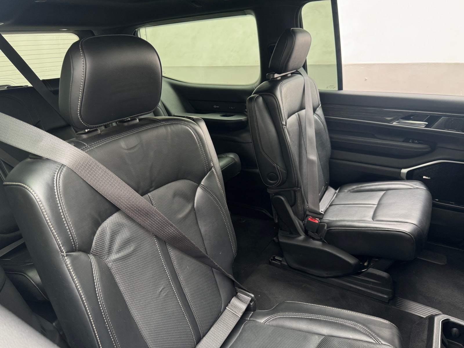 Thumbnail: 2022 Jeep Wagoneer - 5