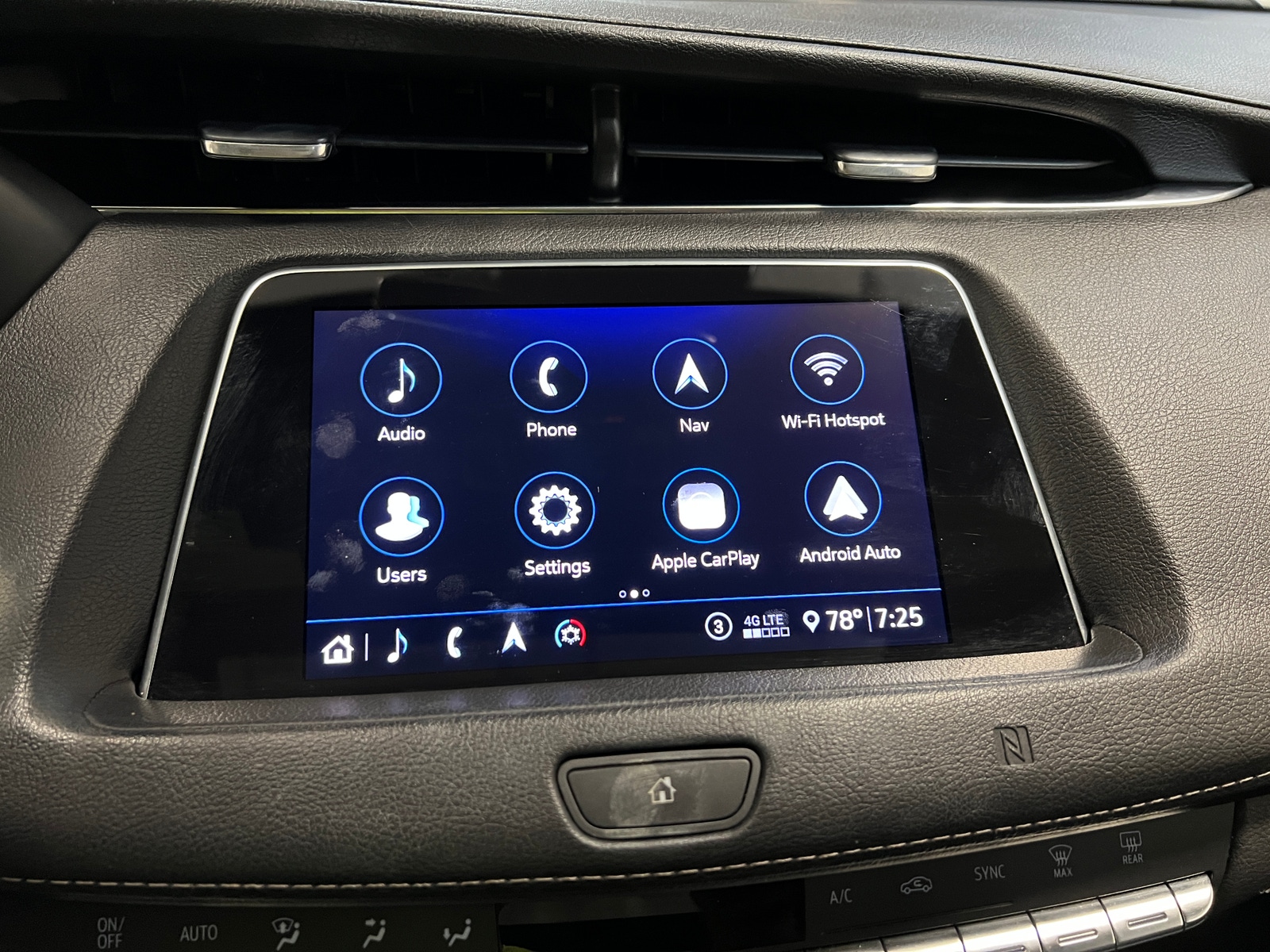 Thumbnail: 2020 Cadillac XT4 - 3