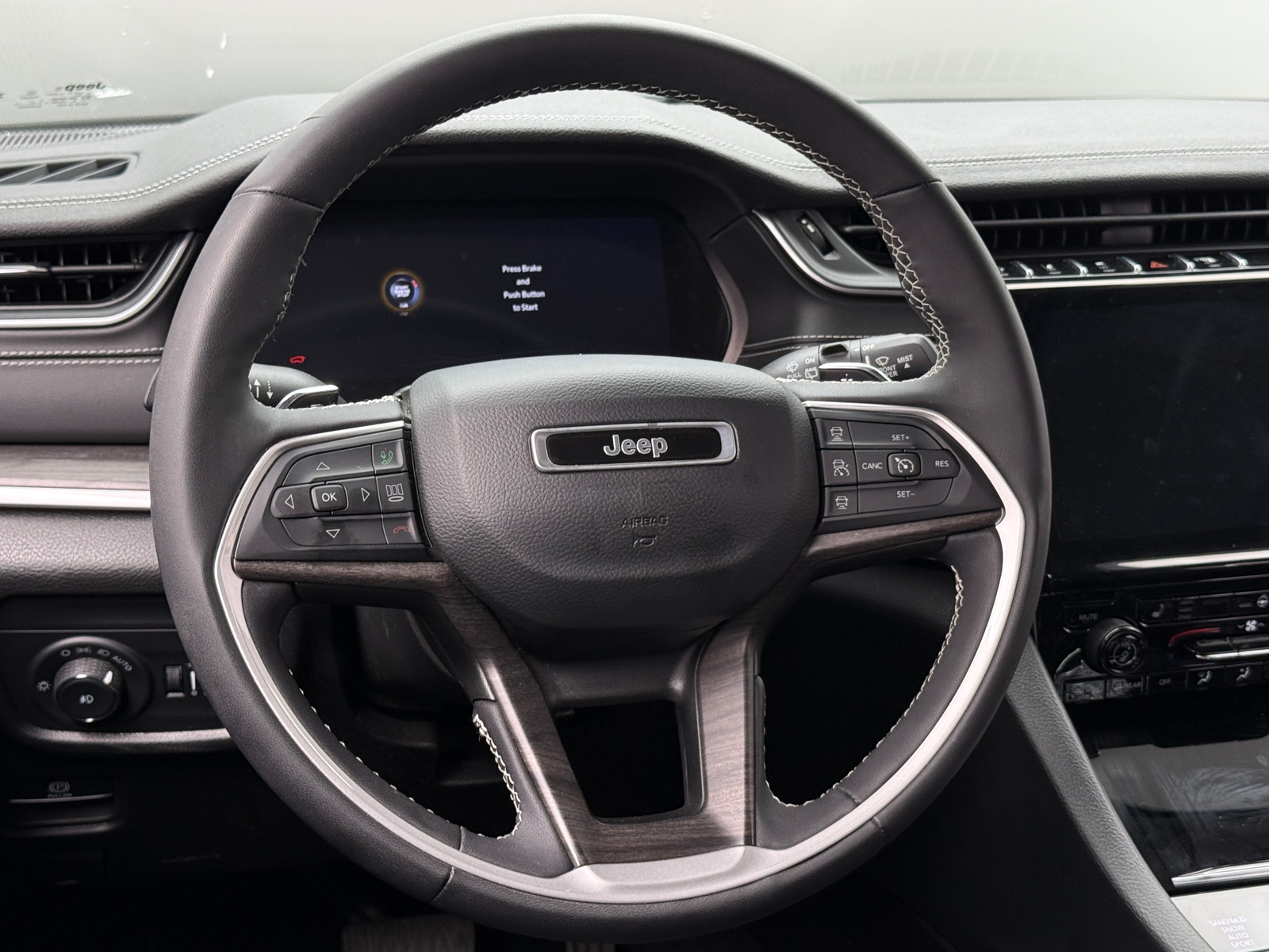 Thumbnail: 2023 Jeep Grand Cherokee L - 4