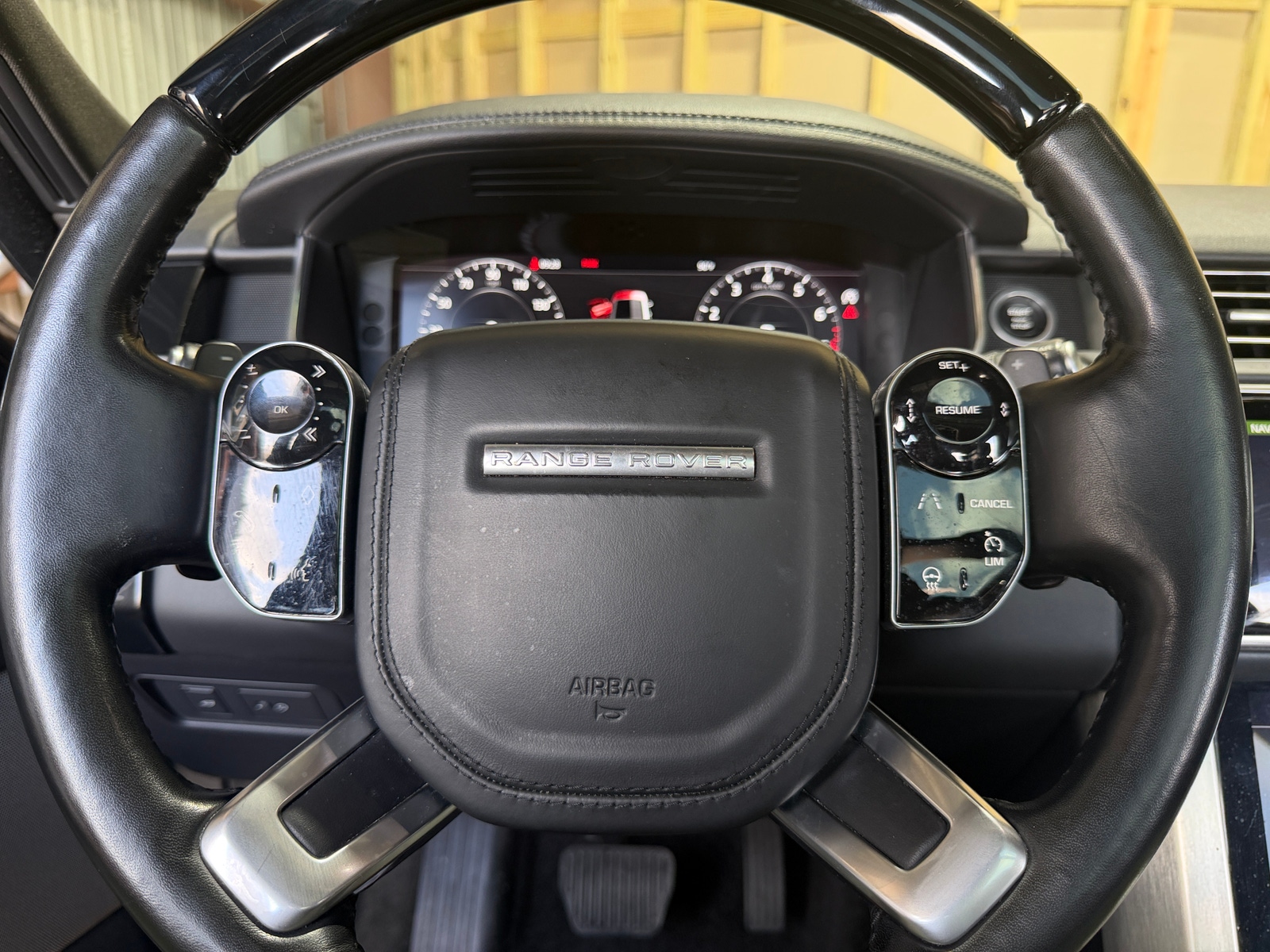Thumbnail: 2019 Land Rover Range Rover - 4