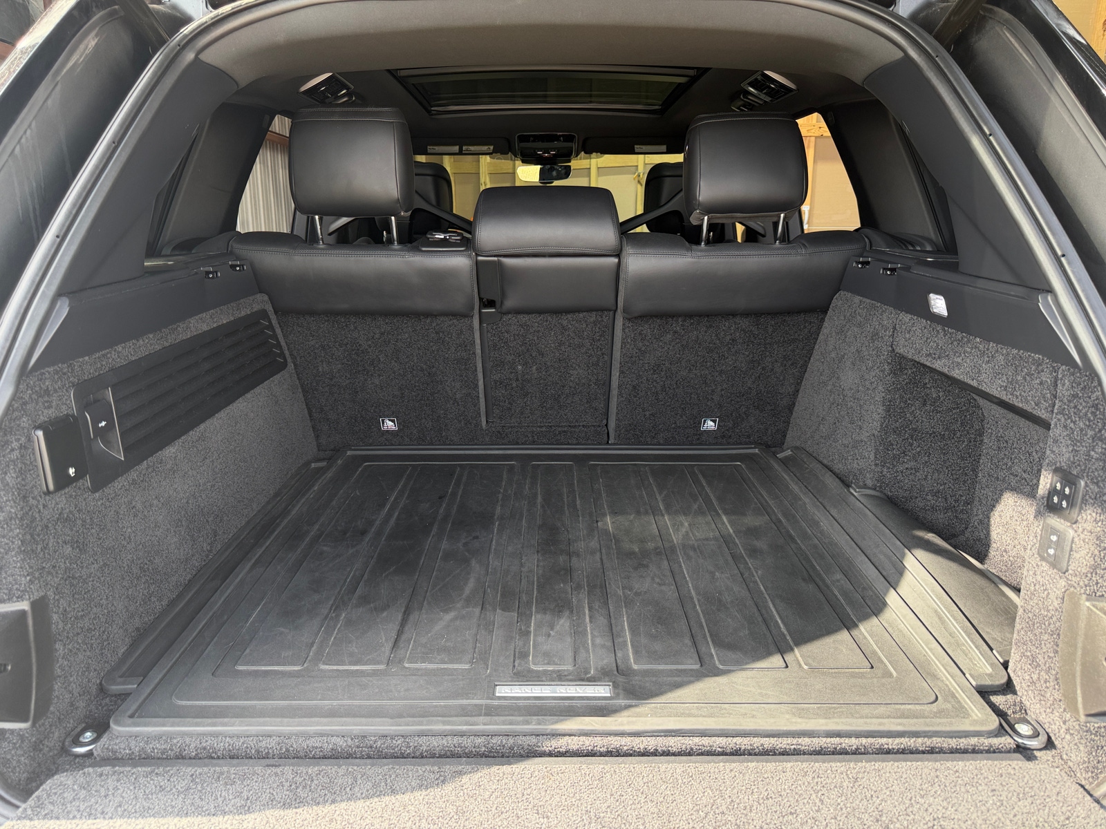 Thumbnail: 2019 Land Rover Range Rover - 6