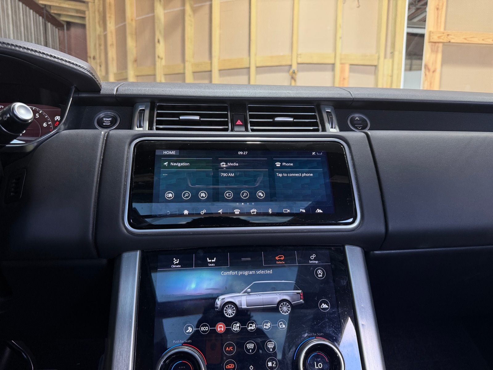 Thumbnail: 2019 Land Rover Range Rover - 3