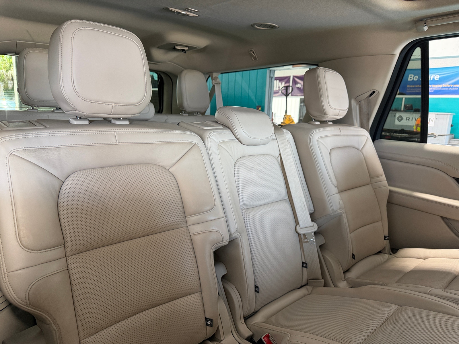Thumbnail: 2021 Lincoln Navigator L - 5