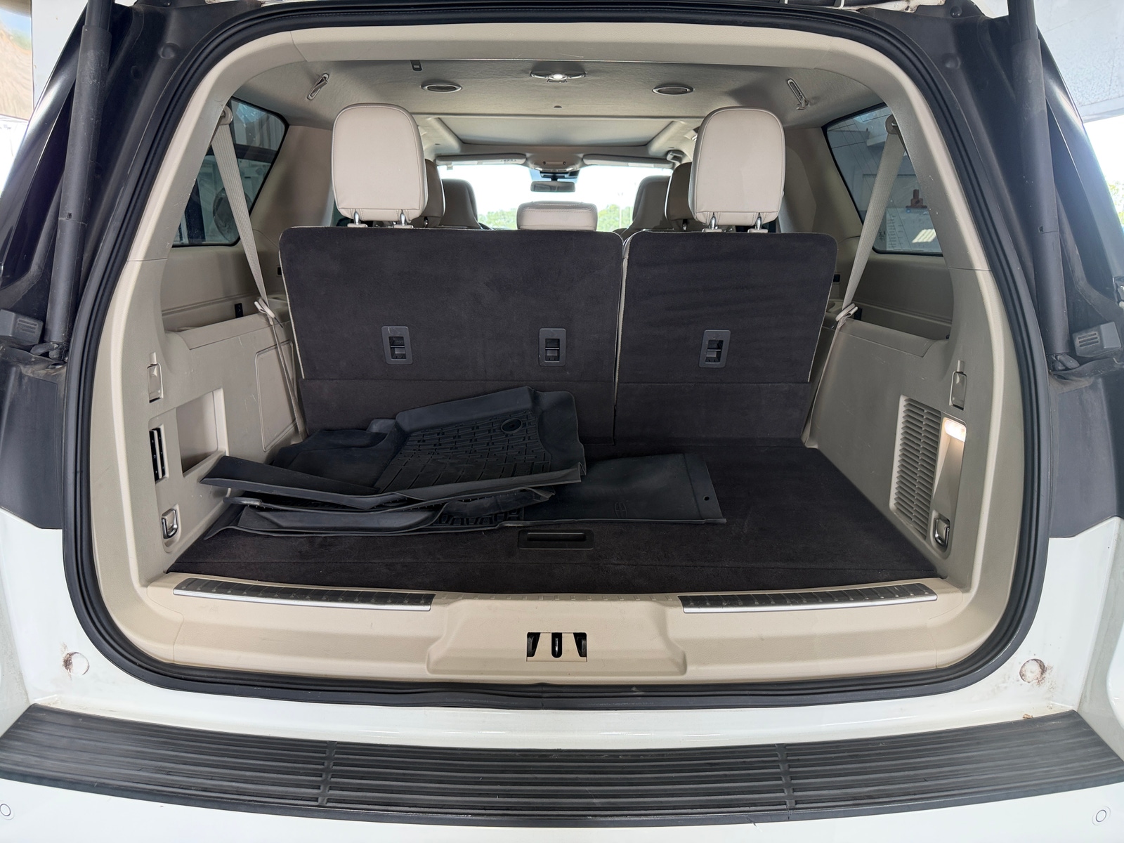 Thumbnail: 2021 Lincoln Navigator L - 6