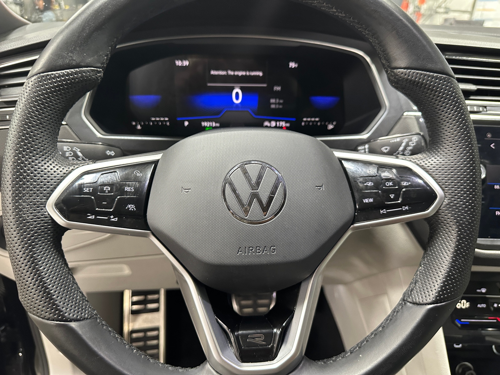 Thumbnail: 2023 Volkswagen Tiguan - 4