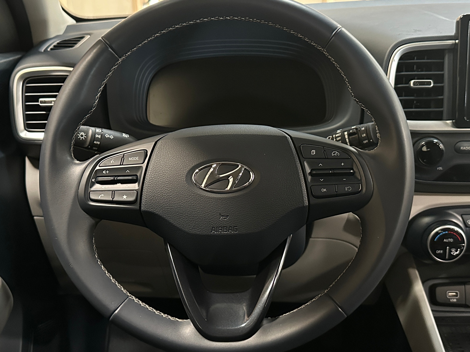 Thumbnail: 2023 Hyundai Venue - 4
