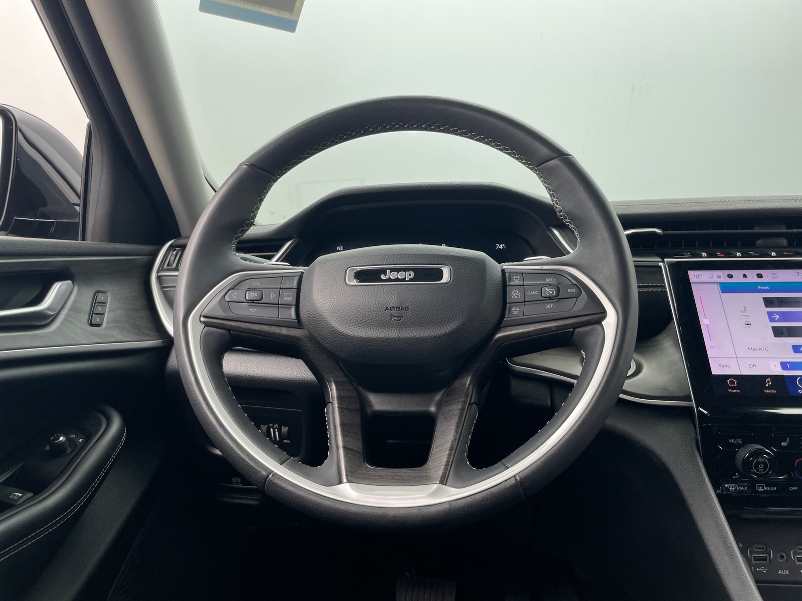Thumbnail: 2023 Jeep Grand Cherokee L - 4