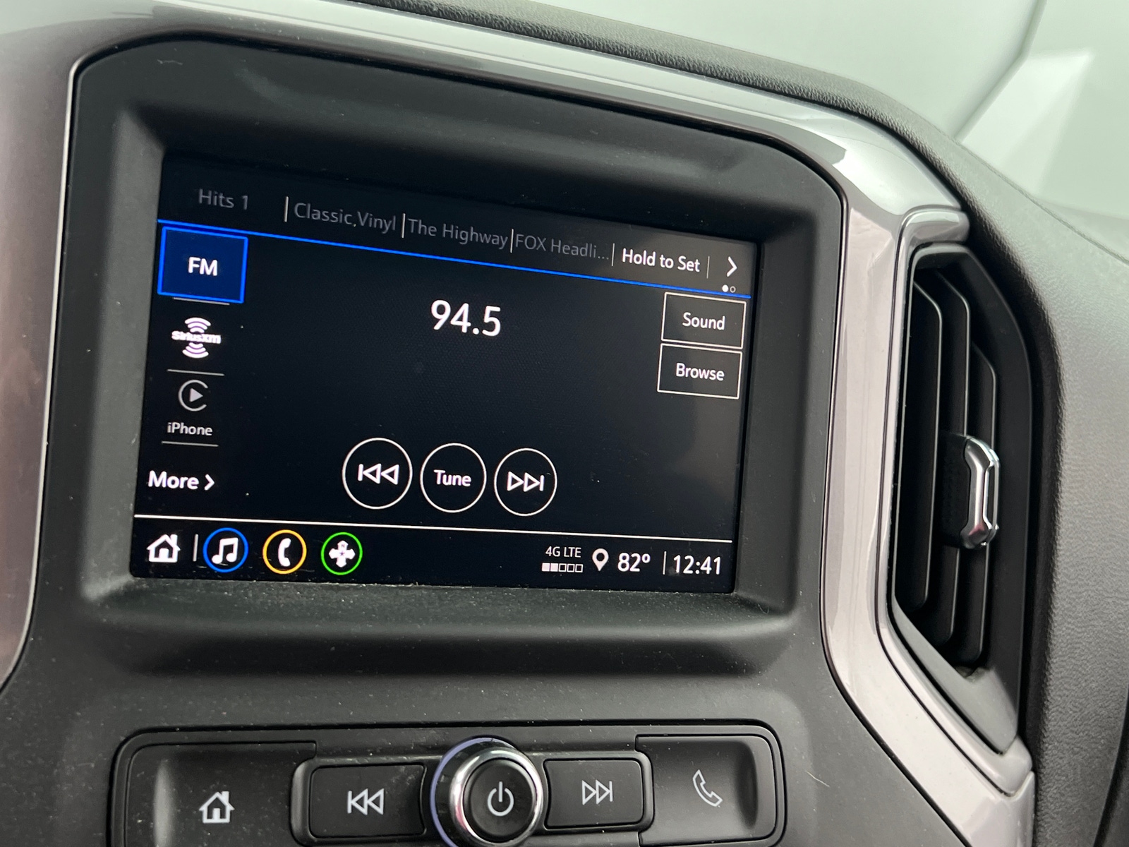Thumbnail: 2022 Chevrolet Silverado 1500 - 4