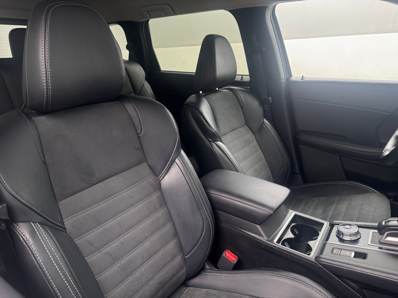Thumbnail: 2024 Mitsubishi Outlander - 2