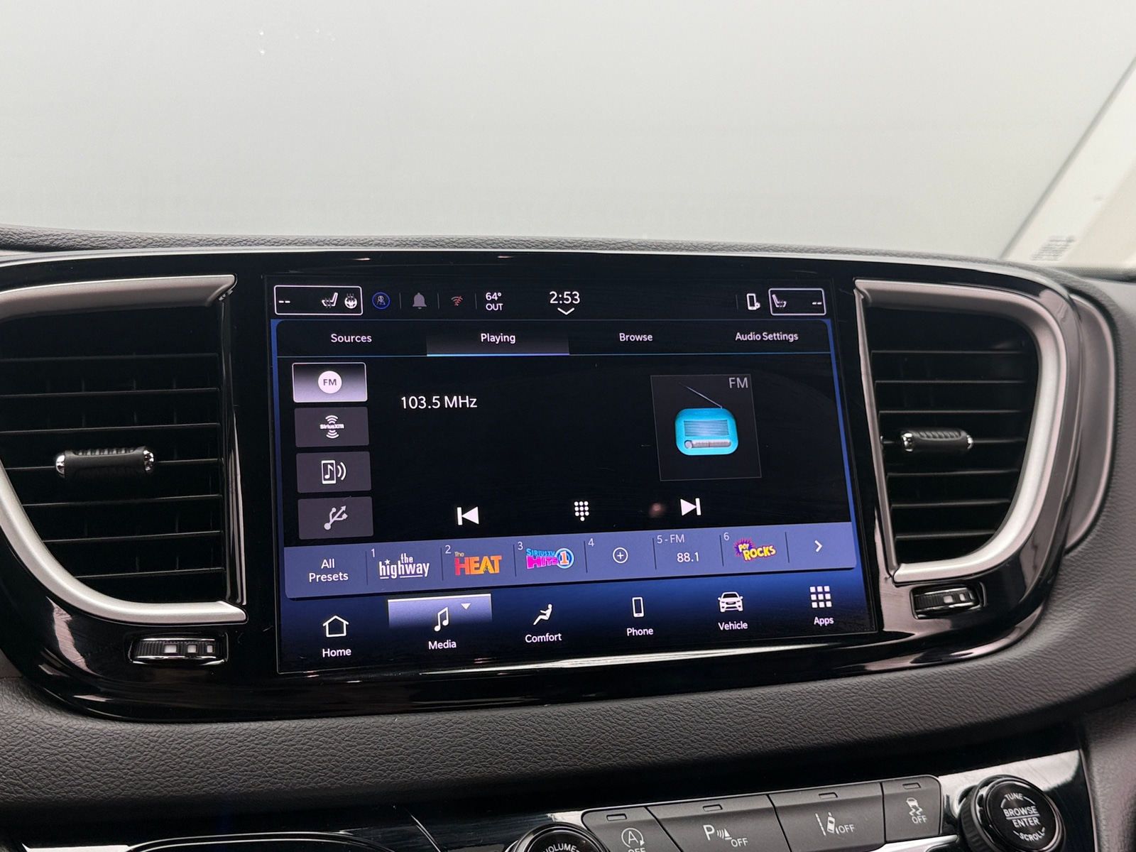 Thumbnail: 2025 Chrysler Pacifica - 3