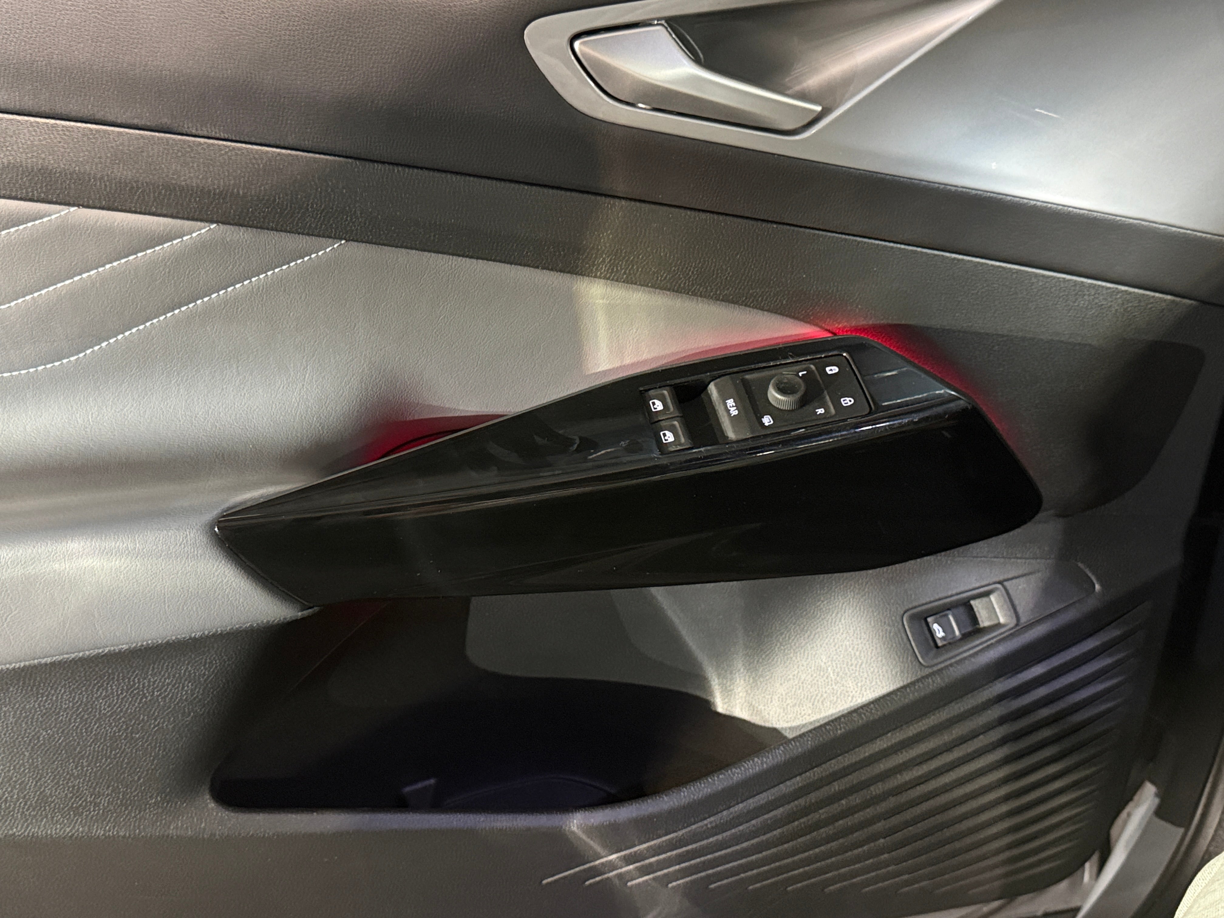 Used 2024 Volkswagen ID.4 S with VIN 1V25MPE88RC019018 for sale in Auburn, WA