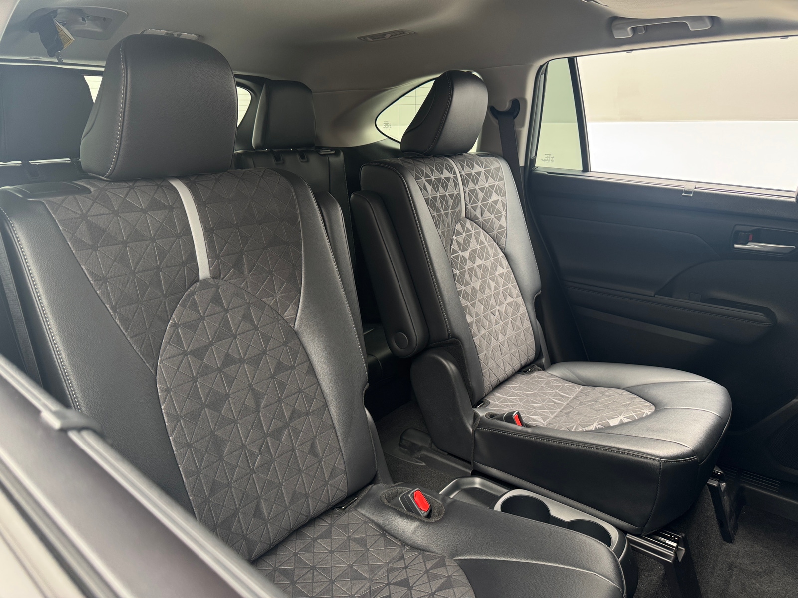Thumbnail: 2024 Toyota Highlander - 5