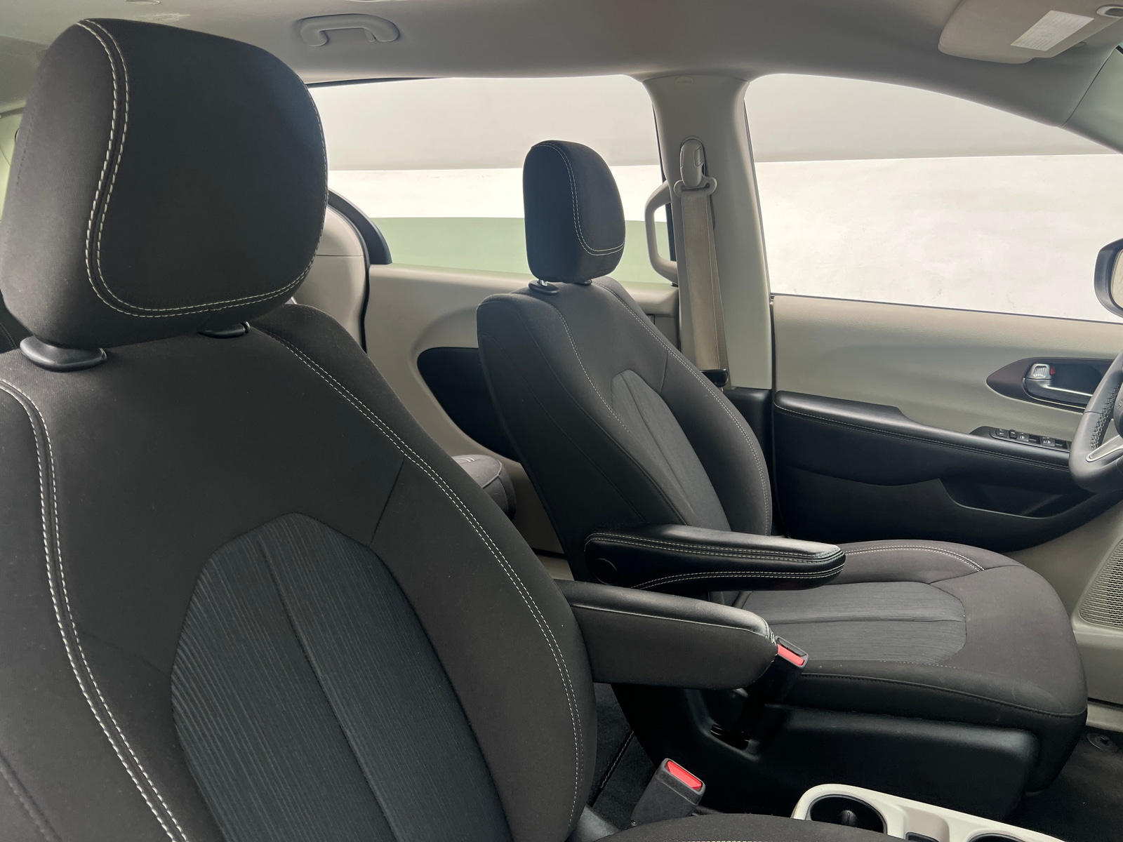 Thumbnail: 2023 Chrysler Voyager - 2