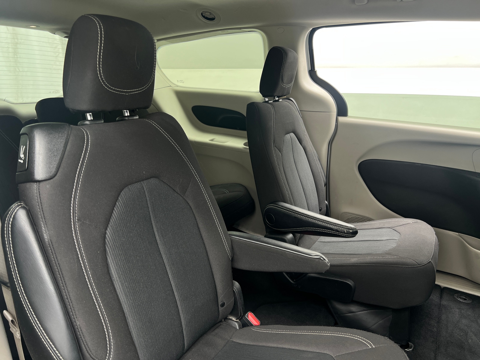 Thumbnail: 2023 Chrysler Voyager - 6