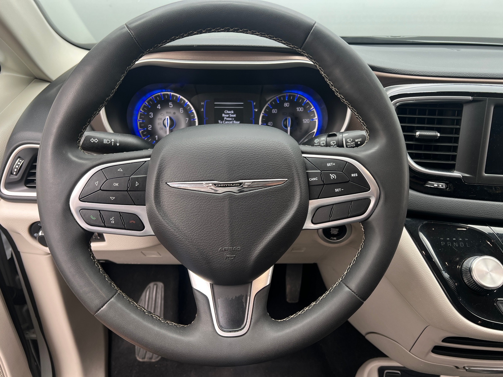 Thumbnail: 2023 Chrysler Voyager - 5