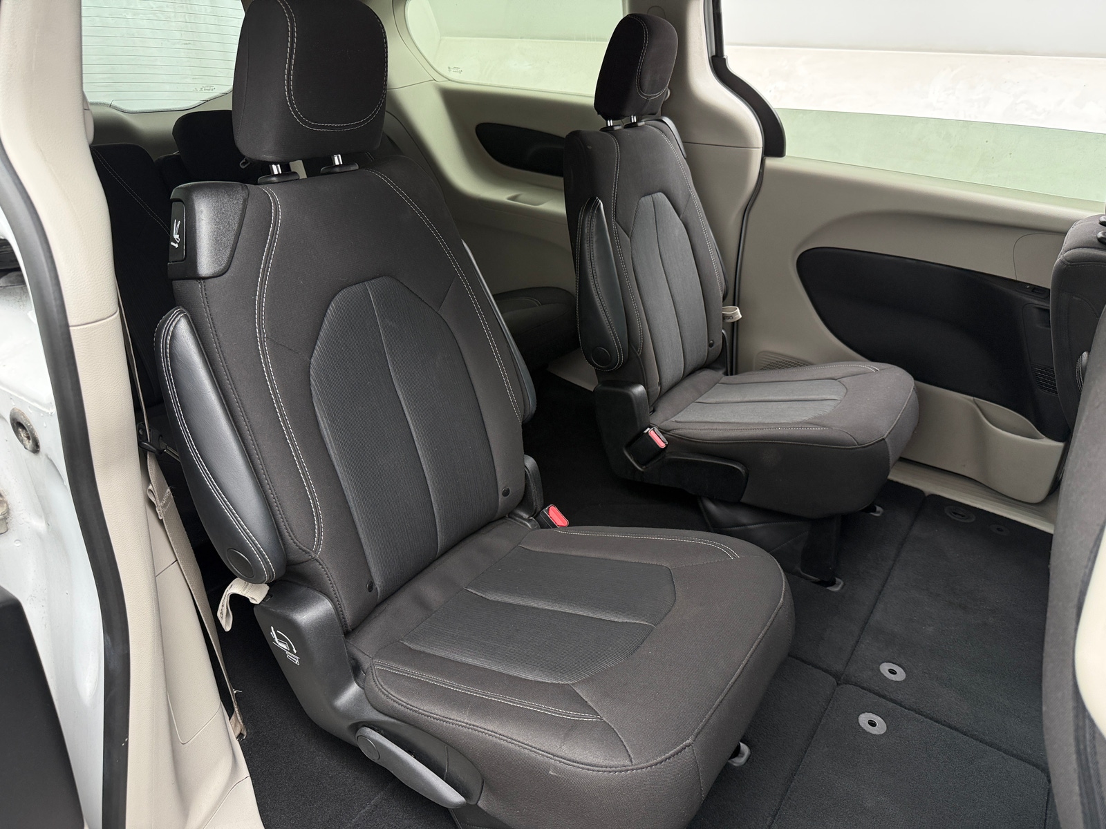 Thumbnail: 2023 Chrysler Voyager - 6