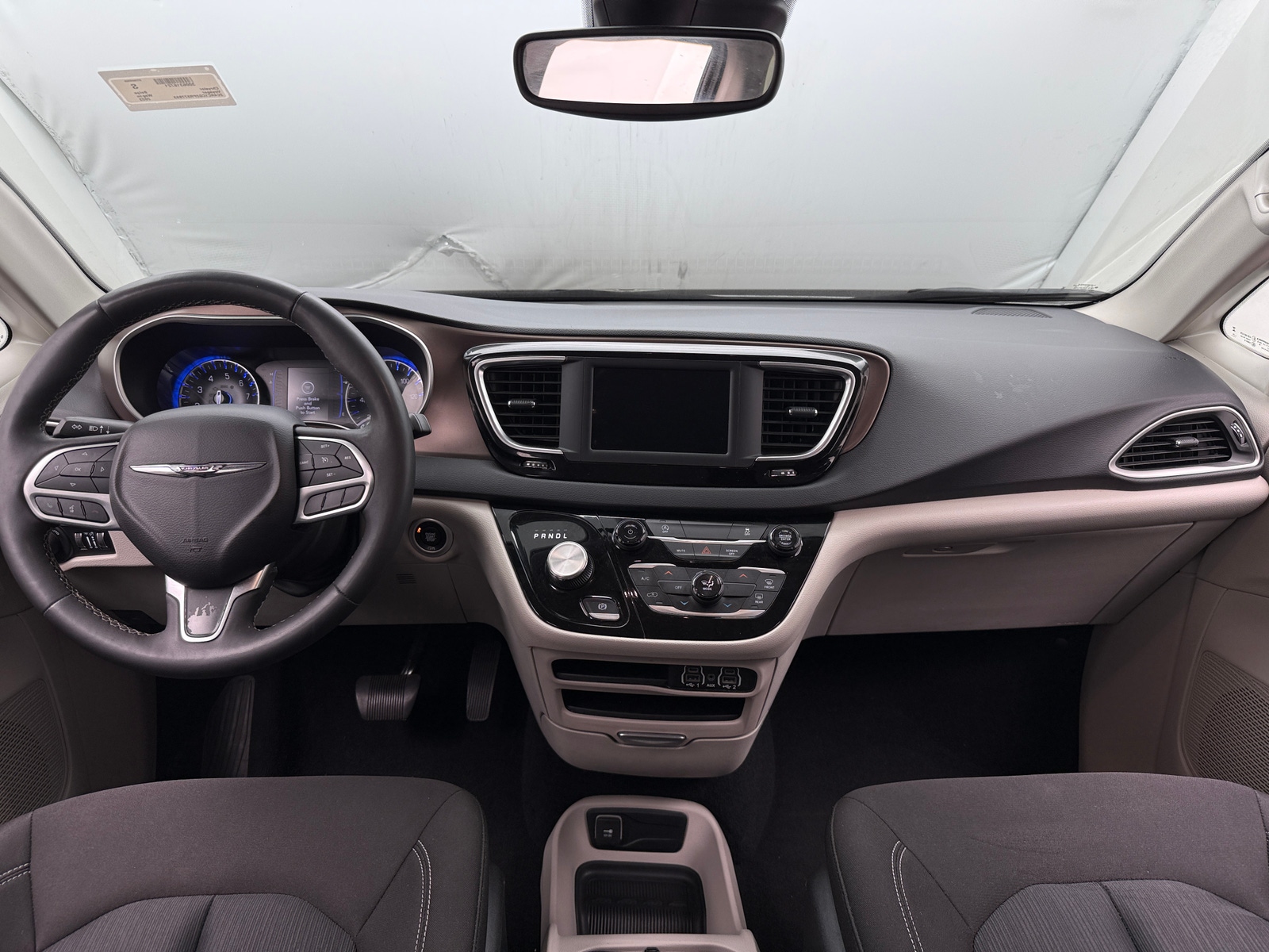Thumbnail: 2023 Chrysler Voyager - 3